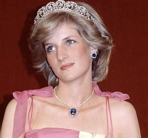 Diana hercegnő nagyon fiatalon, alig 20 évesen ment feleségül a nála 13 évvel idősebb károly herceghez, anglia leendő királyához. Ezt látnod kell! Diana hercegnő tért vissza Charlotte ...