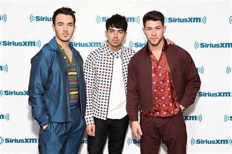 fans declare grown up and sexy jonas brothers comeback shoot the best thing on the internet