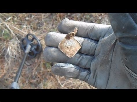 How do metal detectors find metal without seeing it's own metal? Metal Detecting an old farmhouse property - YouTube
