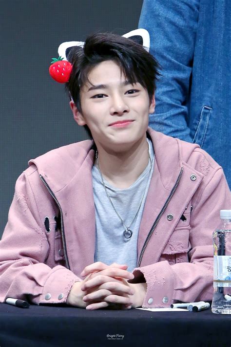 Yang jeongin (양정인 / 아이엔). Yang Jeongin (com imagens) | Amor da minha vida, Jooheon ...