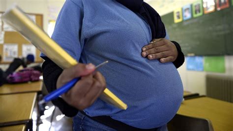 sierra leone overturns ban on pregnant schoolgirls bbc news