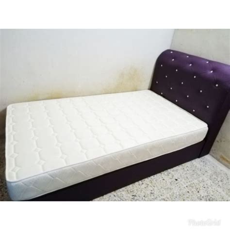 These are 90 by 190 centimetres and can fit children or one adult. Super Single Size Divan Bed(katil super single) | Shopee ...