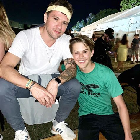 Ryan Phillippe Look Alike Son Have The Best Time At Music Festival E