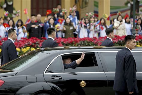 Kim jong un received two armored mercedes limousines via a secretive route that evaded heavy un sanctions on luxury goods. La limusina Mercedes-Benz blindada de Kim Jong-un - Motor y Racing