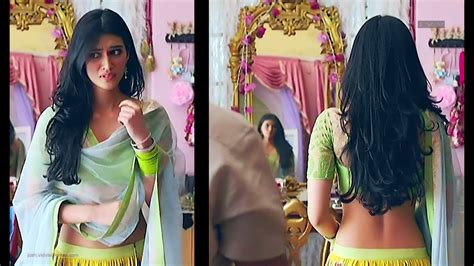 Kriti Sanon Bollywood Movie Hot Navel Cleavage Show Pics
