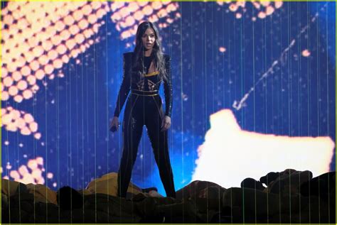 full sized photo of hailee steinfeld on the voice 02 hailee steinfeld performs back to life