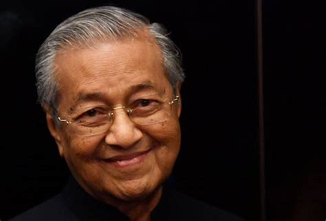 Beliau sangat tabah dan tegas dalam bidang politik dan dalam masa yang sama juga merupakan seorang doktor yang hebat. Dr Mahathir disenarai antara 50 tokoh paling berpengaruh ...