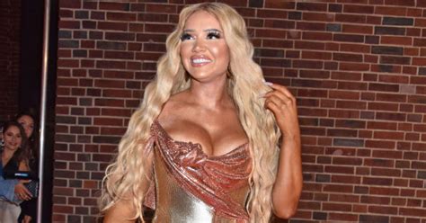 Der titel des songs betont shirins körpermaße, genauer genommen Shirin David: Wird ihr Debütalbum "SUPERSIZE" nur auf Platz 5 landen? | bigFM