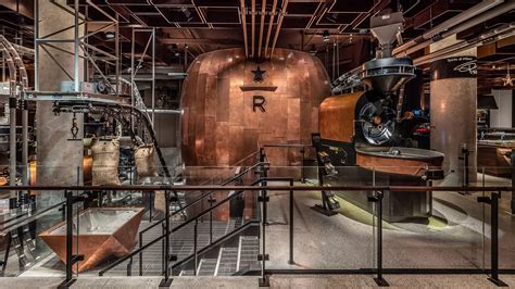 Starbucks Reserve Roastery Cafe Opens In New Yorks Meatpacking