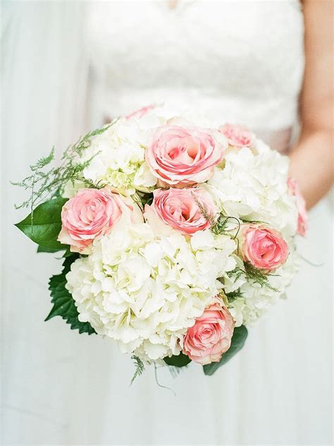 20 Romantic White Wedding Bouquet Ideas White Wedding