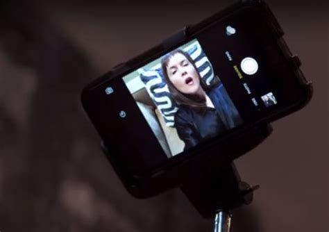 Una Mujer Se Inventa El Dildo Selfie Stick