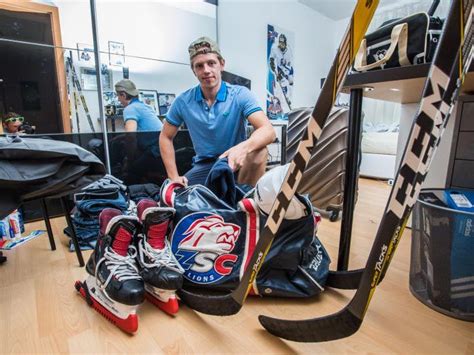 See more ideas about marco rossi, furniture, home decor. Eishockeytalent Marco Rossi hofft auf Unterstützung ...