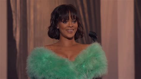 Rihanna Love On The Brain Live From The 2016 Billboard Music Awards 365 Days With Music