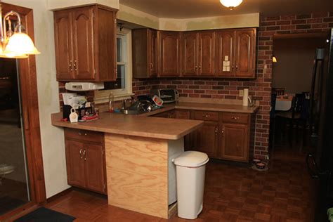 'exposed brick feature walls are incredibly desirable, but unfortunately not every home boasts one,' says rebecca baddeley, design manager at inspired wallpaper. Vinyl Brick Wallpaper In The Kitchen - Traditional ...