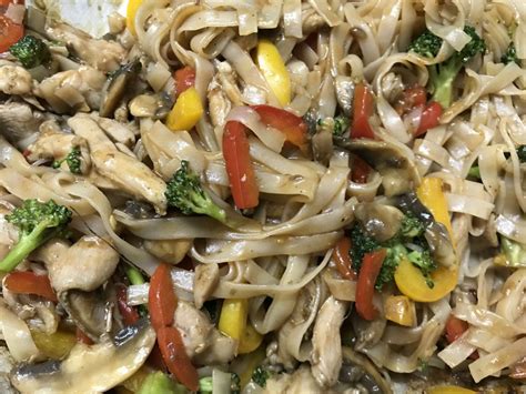 Stir Fry Chicken With Rice Noodles Aidos