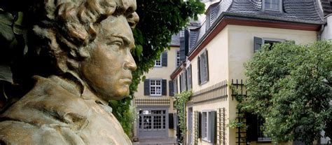 It's stocked with pictures, musical instruments, letters, furniture, and personal items. Beethoven-Haus Bonn - Deutscher Museumsbund e.V.