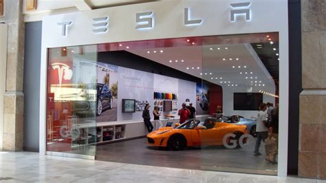 How Tesla Plans To Short Circuit New Car Dealers