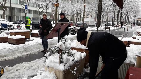 Selon un bulletin de météo france publiée à 6 heures, les chutes de neige ont cessé sur les ardennes, sur le. Neige paris 2018 - YouTube