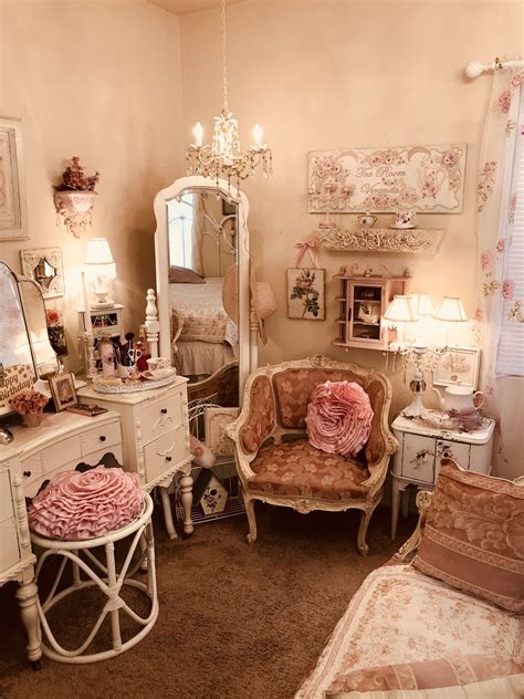 Pin By Audrey Thompson On Just Chic To Me Shabby Chic Room Shabby