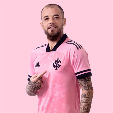 Con motivo al día internacional de la hamburguesa, arcos dorados (franquici. Camisa "Outubro Rosa" do Internacional 2020 Adidas ...