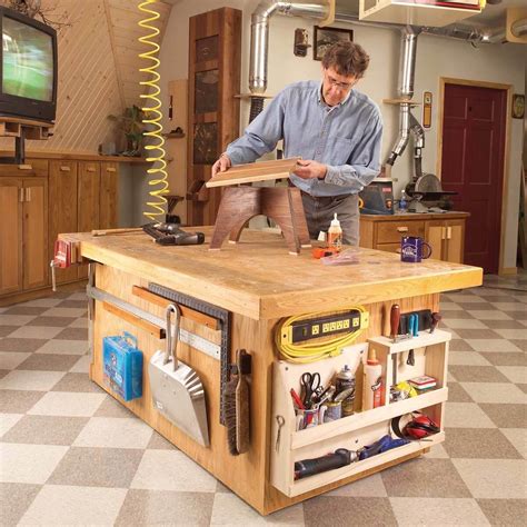 Roll Around Worktable Woodworking Shop Woodworking Tips Easy
