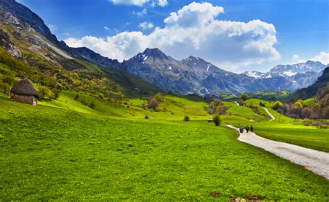 Si estás buscando una casa rural en asturias, nuesto alojamiento rural la regenta, ubicado en pleno corazón de los picos de europa, en la población de póo de cabrales, pensamos que será una muy buena elección, y creemos que te sorprenderá. Casa rural en Somiedo - Flórez Estrada