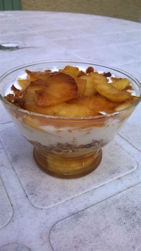 Verrine pommes caramélisées fromage blanc et pain dépices