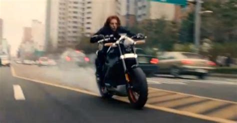 Paparazzi at the film's seoul, south korea, set captured a stunt rider riding the concept. Scarlett Johansson Rides a Harley LiveWire in Avengers Age ...