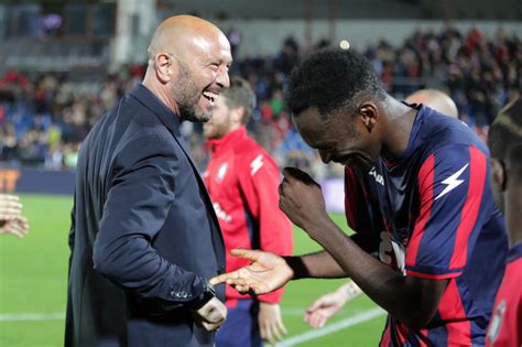 Simy is a youth work project working in the townhead area of glasgow. Crotone-Juventus, l'agente di Simy: "non sa neanche chi ...