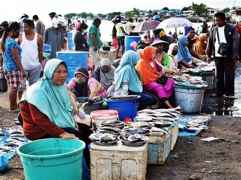 Dampak perekonomian terhadap masyarakat miskin di kampung nelayan di. Dampak Positif Kegiatan Ekonomi Terhadap Kesejahteraan ...