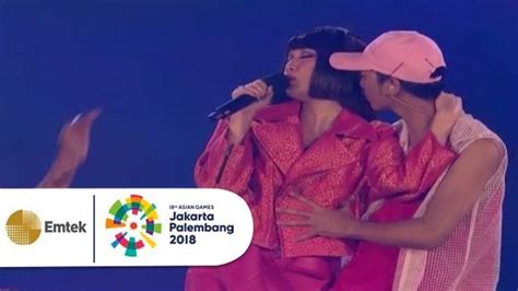 Tampil Beda Bcl Berhasil Bikin Closing Asian Games Bernyanyi Bersama Di Closing Asian Games