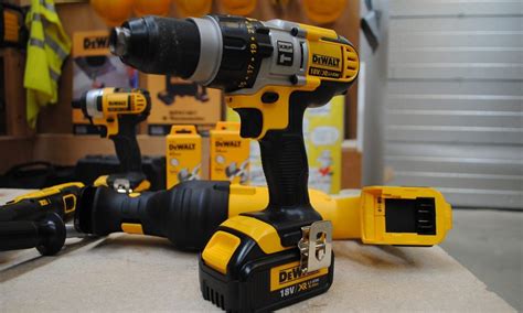 What is a hollow drill bit? How to Change a Dewalt Drill Bit? | Best of Machinery