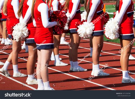 Rear View High School Cheerleaders Holding Stock Fotografie 1971230786 Shutterstock