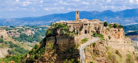 Lazio town that refuses to die. Civita di Bagnoregio, tra calanchi e orizzonti infiniti ...