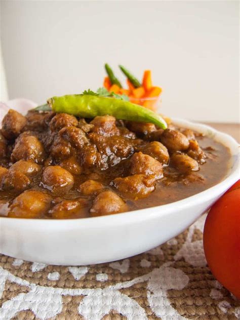 Choley bhature can be eaten in breakfast as well as in lunch. Chole Bhature Recipe - How to Make Chole Recipe