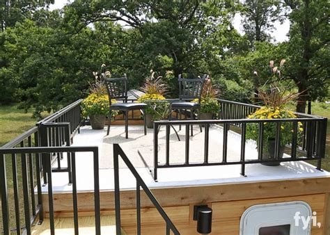 A stylish roof terrace in the heart of london's west end. TINY HOUSE TOWN | Tiny house towns, House deck, House roof