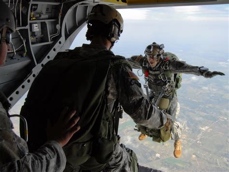 Parachuteskydivingparachutingjumpingtrainingmilitaryskydivers