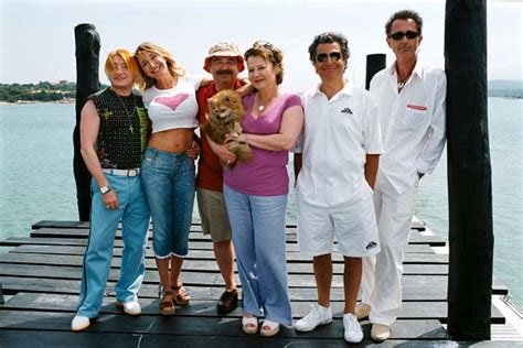 Film vous êtes jeunes vous êtes beaux lucius, 73 ans, vit seul et modestement. Photo du film Les Bronzés 3 amis pour la vie - Photo 3 sur ...