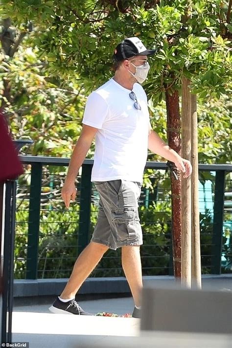 Leonardo Dicaprio Stays Safe By Wearing A Face Mask While Taking An