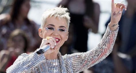 Katy Perry Makes Twitter History With 100 Million Followers