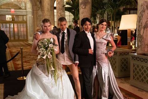 Gossip Girl See The Costumes From The Halloween Episode Popsugar Entertainment