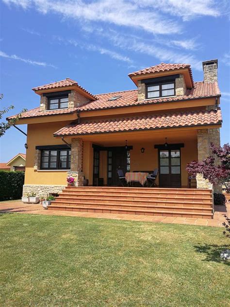 Si optarás por la ayuda de un profesional para algunas reparaciones, ten claro tu presupuesto antes de pagar por los arreglos menos urgentes de la casa. REFORMA FACHADA CASA UNIFAMILIAR GIJON - ASTURIAS