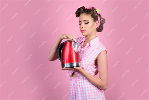 Premium Photo Perfect Housewife Pin Up Woman With Trendy Makeup Pinup Girl With Fashion Hair