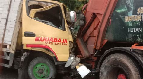 truk bermuatan bata tabrak truk sampah satu  tewas radar bogor