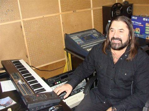 Gheorghe gheorghiu, unde dragoste nu e, muzica si versuri gheorghe gheorghiu. Istoricul zilei: 01 ianuarie 2013