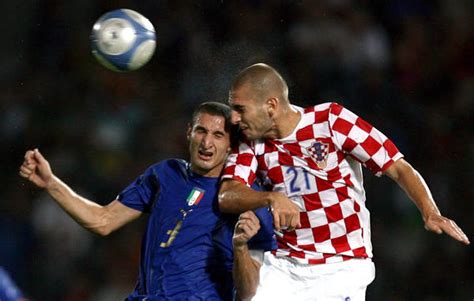 L'ultima volta che era successo la serbia si chiamava ancora jugoslavia, comprendeva ancora il montenegro ed era reduce. Alta tensione Croazia-Serbia di calcio, allerta sicurezza ...