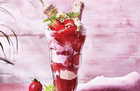 Strawberry Sundae Recipe Summer Dessert Recipes Tesco Real Food