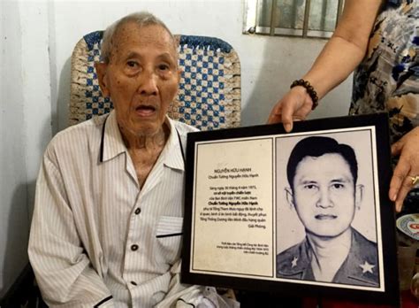 Tết nguyên đán là lễ hội lớn nhất trong các lễ hội truyền thống của việt nam, là điểm giao thời giữa năm cũ và năm mới, giữa một chu vậy tết nguyên đán thực chất có nguồn gốc từ đâu và ý nghĩa tên gọi của nó là như thế nào? Chuẩn tướng Nguyễn Hữu Hạnh sống khốn cùng trong nghĩa trang