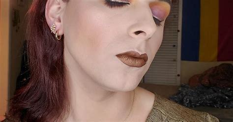 Deep Purple Sunset Eyeshadow With Gold And Black Liner Imgur