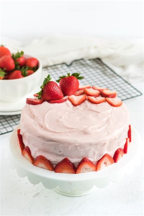 Strawberry Cake With Cream Cheese Frosting Pinkwhen
